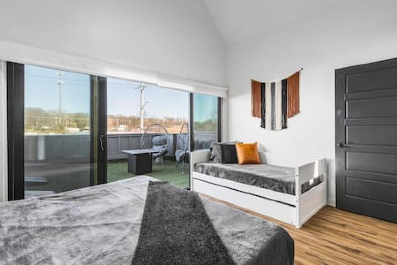 Spacious Home With Large Patio Rooftop Deck And Garage Nashville Dış mekan fotoğraf